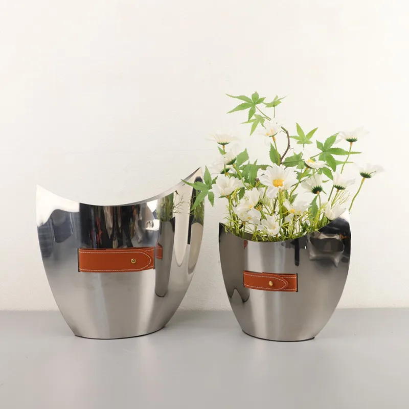 Изогнутая ваза из нержавеющей  – обзор и цена Ice Bucket Silver